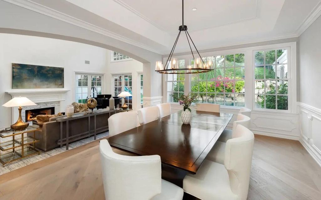 1420 Bienveneda Avenue, Pacific Palisades, California is a resort-like paradise in the exclusive Ridgeview Country Estates with a flawless blend of its classic roots and contemporary style just completely remodeled in Oct 2022.
