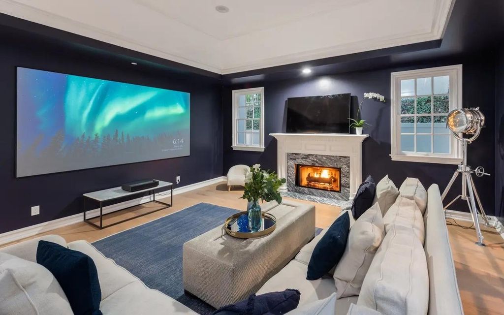 1420 Bienveneda Avenue, Pacific Palisades, California is a resort-like paradise in the exclusive Ridgeview Country Estates with a flawless blend of its classic roots and contemporary style just completely remodeled in Oct 2022.