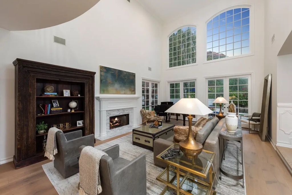 1420 Bienveneda Avenue, Pacific Palisades, California is a resort-like paradise in the exclusive Ridgeview Country Estates with a flawless blend of its classic roots and contemporary style just completely remodeled in Oct 2022.
