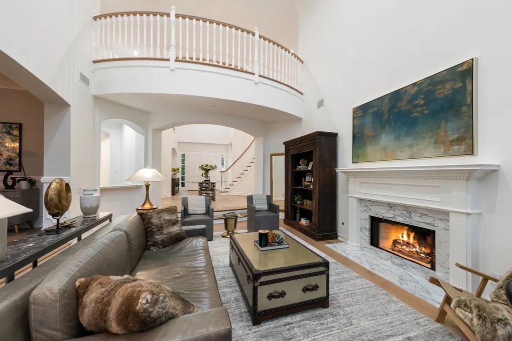 1420 Bienveneda Avenue, Pacific Palisades, California is a resort-like paradise in the exclusive Ridgeview Country Estates with a flawless blend of its classic roots and contemporary style just completely remodeled in Oct 2022.