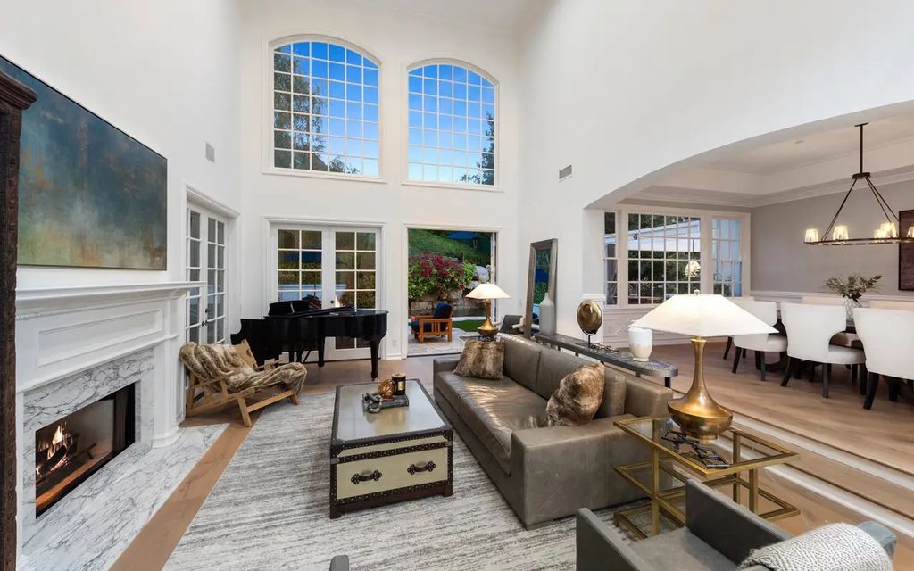 1420 Bienveneda Avenue, Pacific Palisades, California is a resort-like paradise in the exclusive Ridgeview Country Estates with a flawless blend of its classic roots and contemporary style just completely remodeled in Oct 2022.