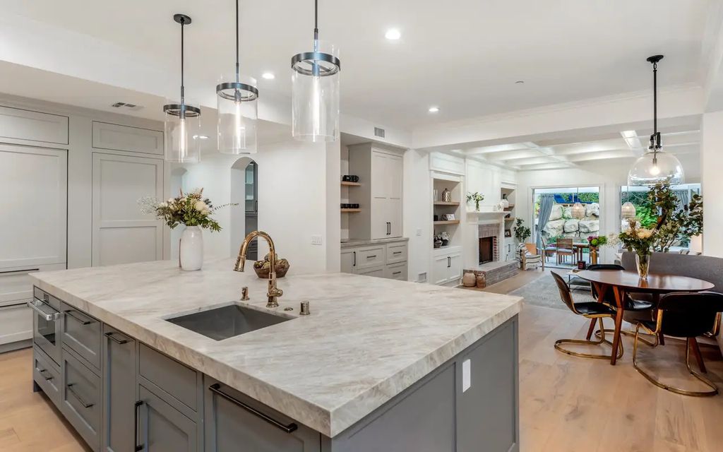 1420 Bienveneda Avenue, Pacific Palisades, California is a resort-like paradise in the exclusive Ridgeview Country Estates with a flawless blend of its classic roots and contemporary style just completely remodeled in Oct 2022.