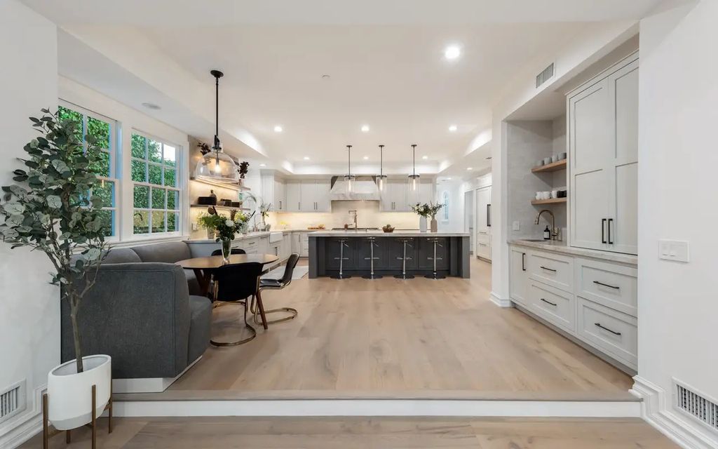 1420 Bienveneda Avenue, Pacific Palisades, California is a resort-like paradise in the exclusive Ridgeview Country Estates with a flawless blend of its classic roots and contemporary style just completely remodeled in Oct 2022.