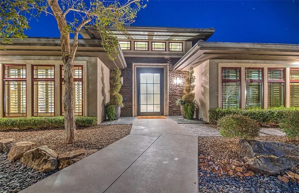 1376 Opal Valley Street, Henderson, Nevada is a retreat of all retreats located in Seven Hills on Rio Secco's 17th fairway featuring an amazing great room with true indoor/outdoor living, massive kitchen.