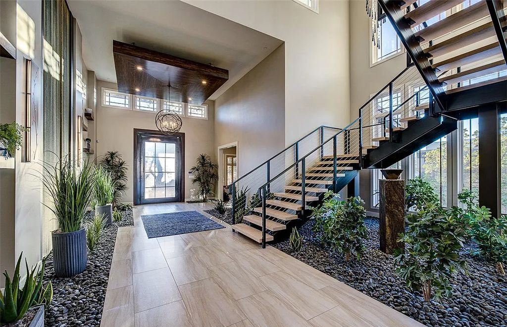 1376 Opal Valley Street, Henderson, Nevada is a retreat of all retreats located in Seven Hills on Rio Secco's 17th fairway featuring an amazing great room with true indoor/outdoor living, massive kitchen.