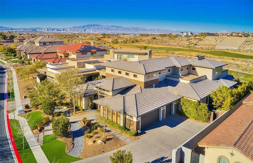 1376 Opal Valley Street, Henderson, Nevada is a retreat of all retreats located in Seven Hills on Rio Secco's 17th fairway featuring an amazing great room with true indoor/outdoor living, massive kitchen.