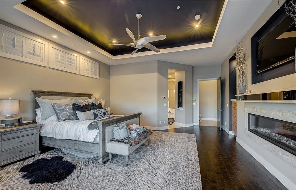 1376 Opal Valley Street, Henderson, Nevada is a retreat of all retreats located in Seven Hills on Rio Secco's 17th fairway featuring an amazing great room with true indoor/outdoor living, massive kitchen.