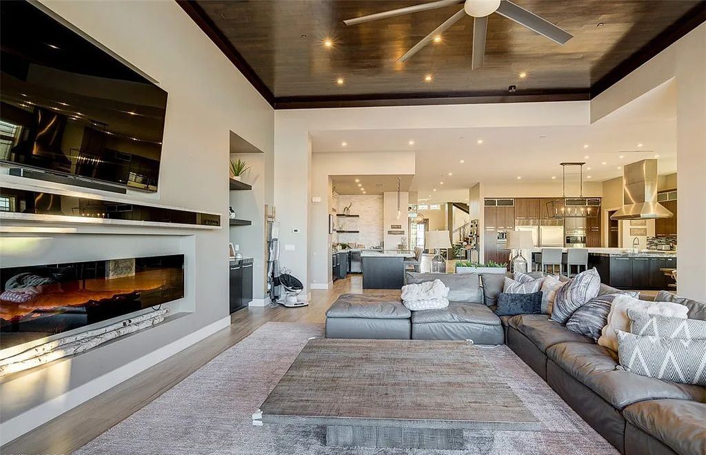 1376 Opal Valley Street, Henderson, Nevada is a retreat of all retreats located in Seven Hills on Rio Secco's 17th fairway featuring an amazing great room with true indoor/outdoor living, massive kitchen.