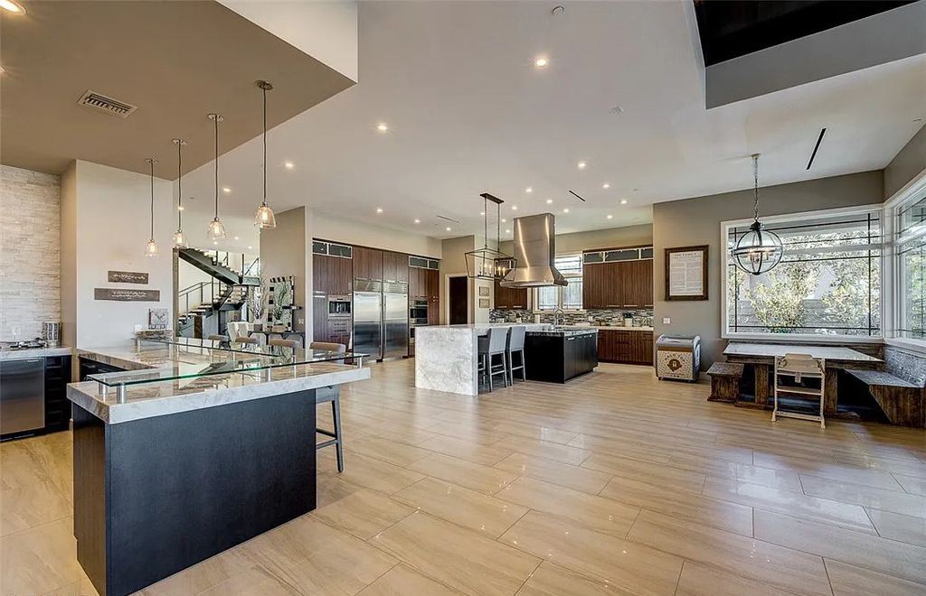 1376 Opal Valley Street, Henderson, Nevada is a retreat of all retreats located in Seven Hills on Rio Secco's 17th fairway featuring an amazing great room with true indoor/outdoor living, massive kitchen.