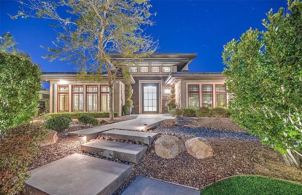 1376 Opal Valley Street, Henderson, Nevada is a retreat of all retreats located in Seven Hills on Rio Secco's 17th fairway featuring an amazing great room with true indoor/outdoor living, massive kitchen.