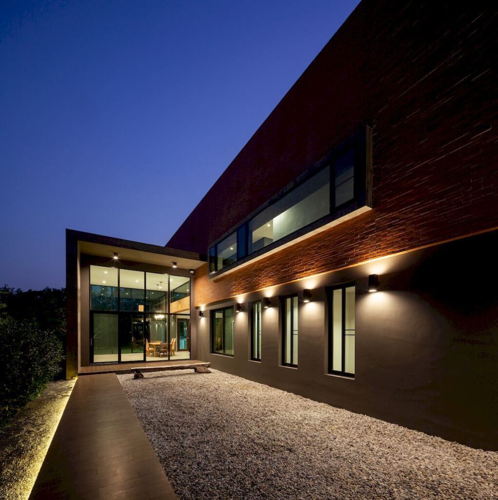 Tube House, an Impressive T.U.B.E. House by Volume Matrix Studio