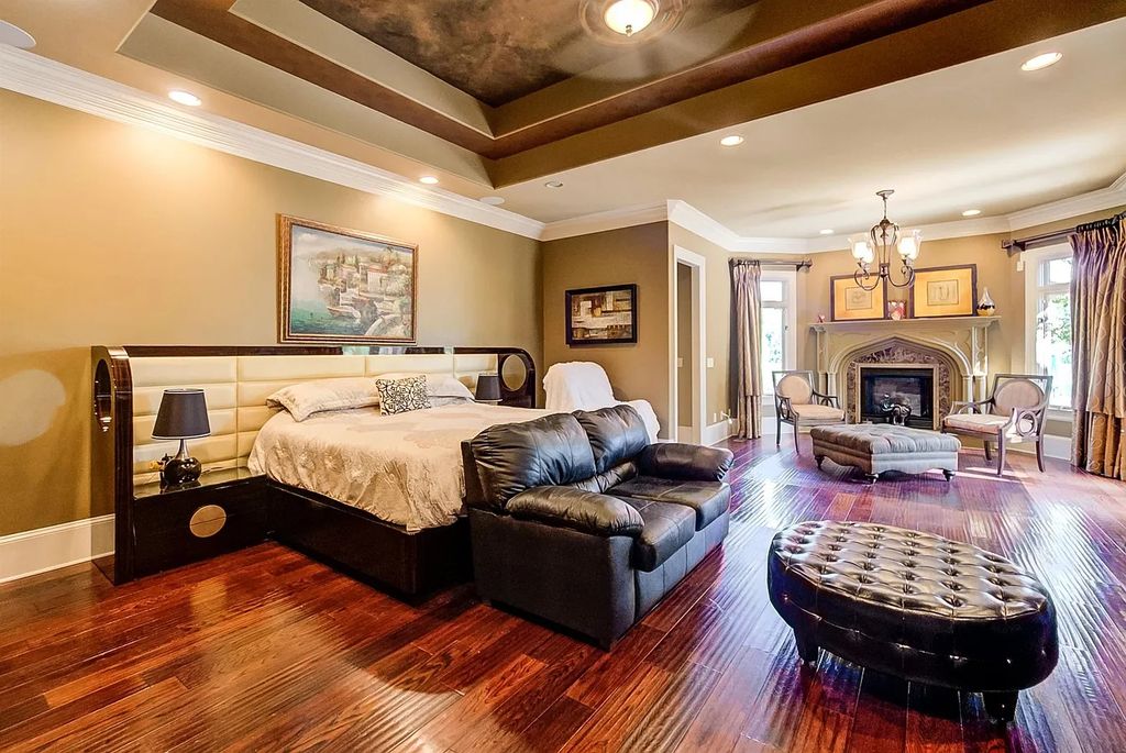 The Estate in Jackson is a luxurious home possessing a private lake that leads to a life of luxury now available for sale. This home located at 118 Northhaven Dr, Jackson, Tennessee; offering 04 bedrooms and 08 bathrooms with 9,147 square feet of living spaces.