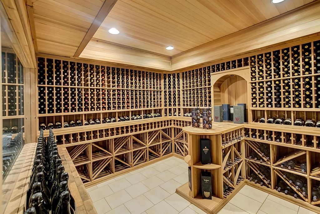 The Estate in Jackson is a luxurious home possessing a private lake that leads to a life of luxury now available for sale. This home located at 118 Northhaven Dr, Jackson, Tennessee; offering 04 bedrooms and 08 bathrooms with 9,147 square feet of living spaces.