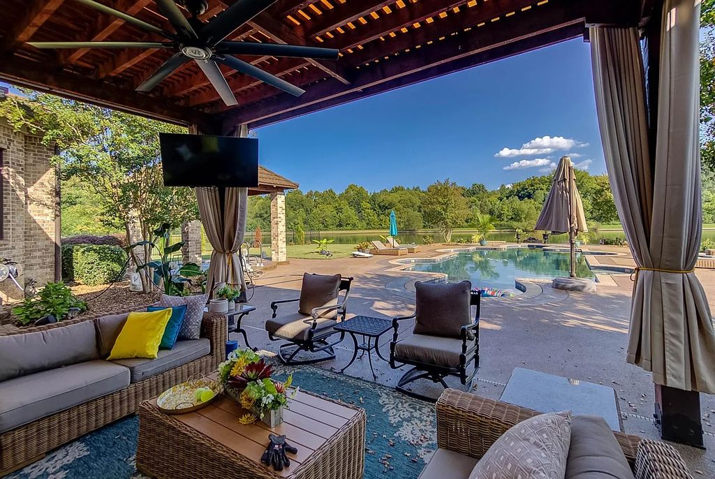 The Estate in Jackson is a luxurious home possessing a private lake that leads to a life of luxury now available for sale. This home located at 118 Northhaven Dr, Jackson, Tennessee; offering 04 bedrooms and 08 bathrooms with 9,147 square feet of living spaces.