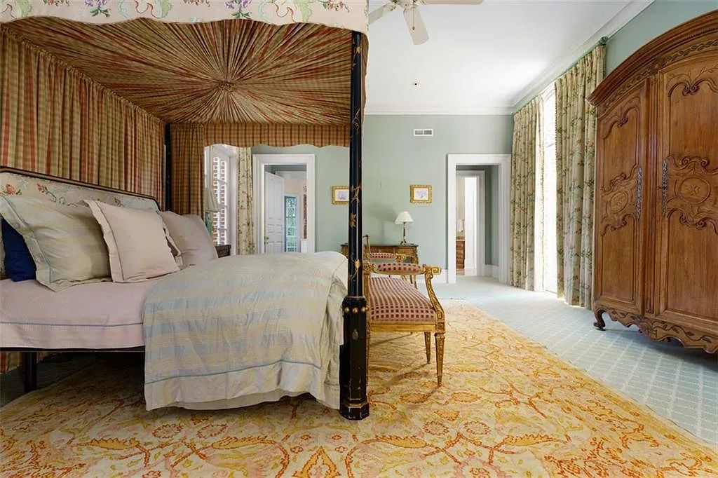 The Estate in Atlanta is a luxurious home designed for entertaining while providing developing options of the land investment in the future now available for sale. This home located at 825 Davis Dr, Atlanta, Georgia; offering 07 bedrooms and 11 bathrooms with 14,847 square feet of living spaces.