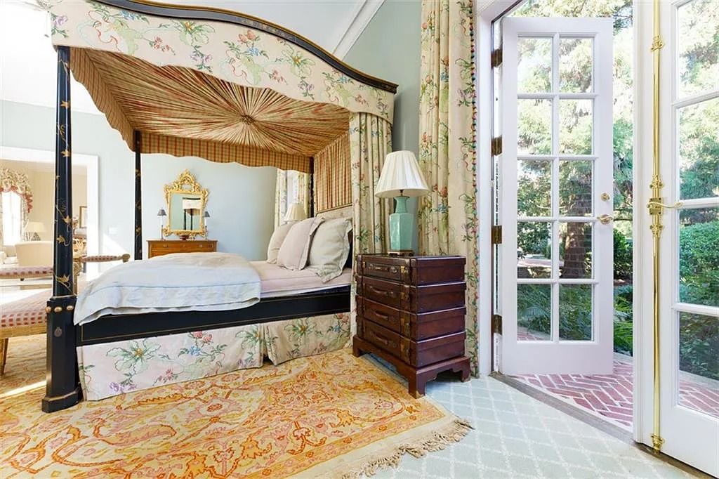 The Estate in Atlanta is a luxurious home designed for entertaining while providing developing options of the land investment in the future now available for sale. This home located at 825 Davis Dr, Atlanta, Georgia; offering 07 bedrooms and 11 bathrooms with 14,847 square feet of living spaces.