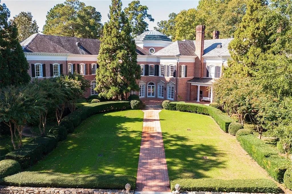 The Estate in Atlanta is a luxurious home designed for entertaining while providing developing options of the land investment in the future now available for sale. This home located at 825 Davis Dr, Atlanta, Georgia; offering 07 bedrooms and 11 bathrooms with 14,847 square feet of living spaces.