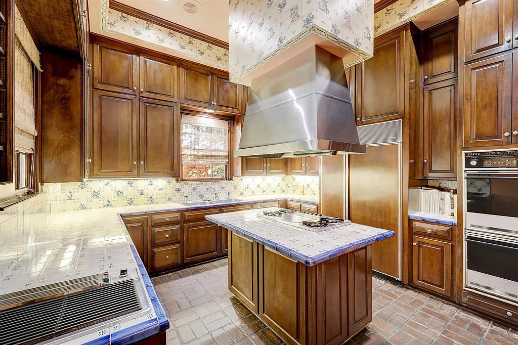 2048 Timber Ln Houston TX 77027 5