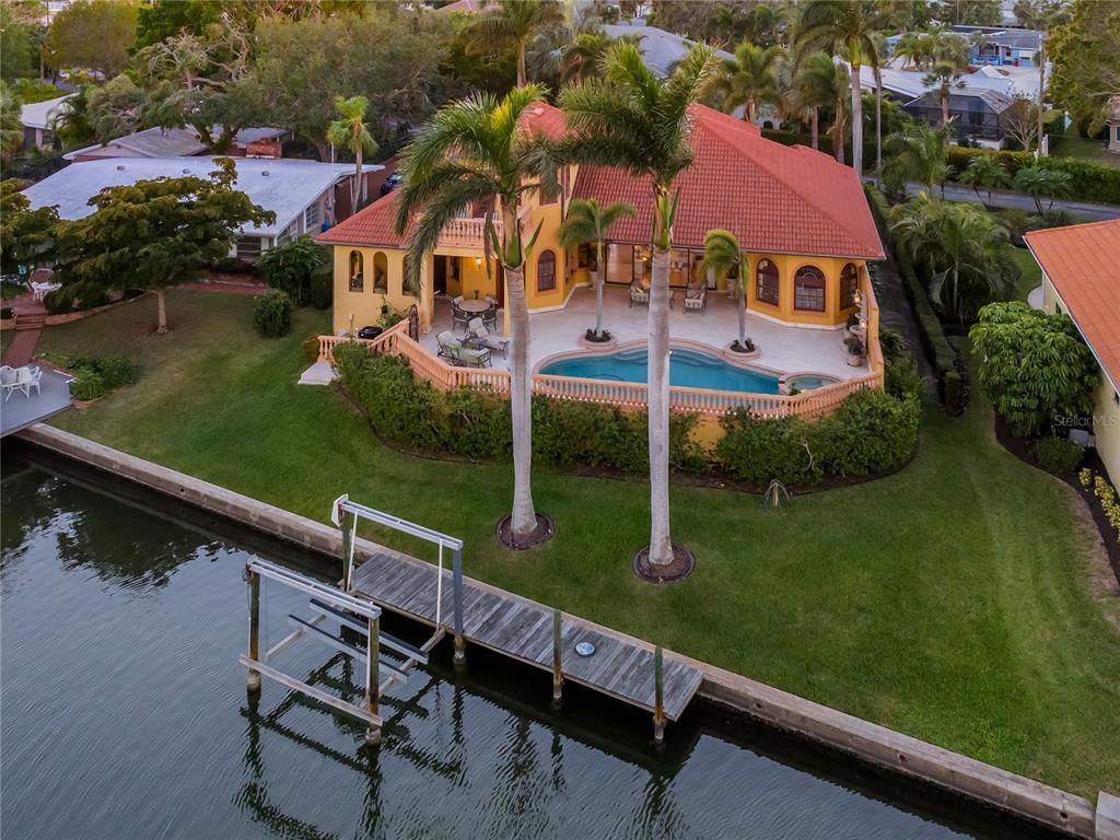 316 W Bay Drive, Venice, Florida is an extraordinary home privately situated on the Intracoastal Waterway with unobstructed views of Robert's Bay, a short walk to the quaint shops, dining, beaches, cultural venues, and recreational activities of downtown Venice. This Home in Venice offers 3 bedrooms and 3 bathrooms with over 3,500 square feet of living spaces.