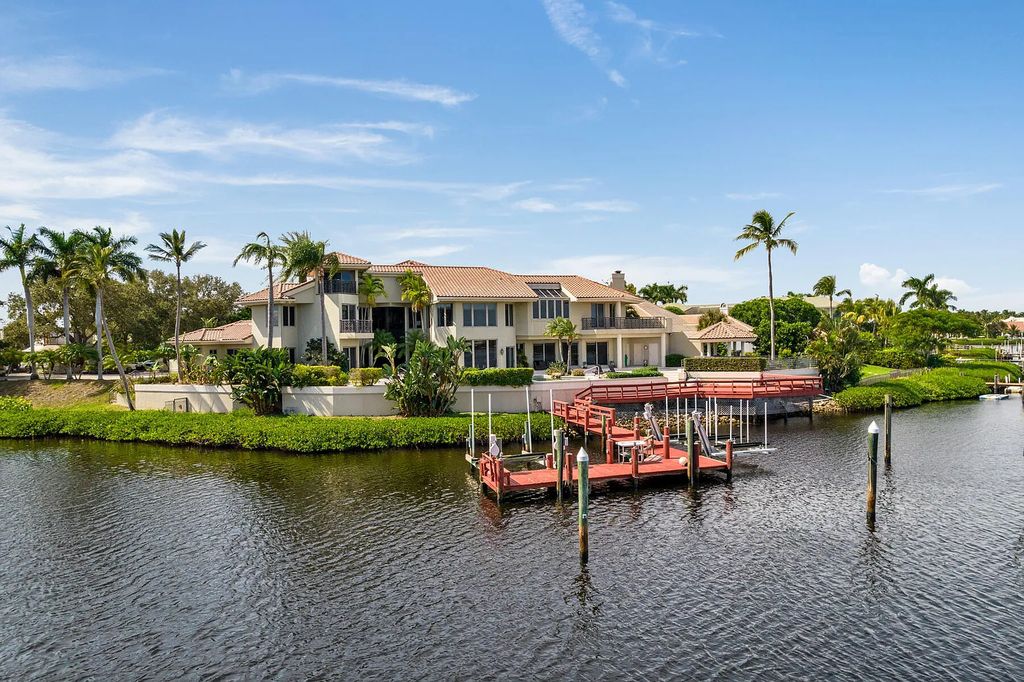 217 Commodore Drive, Jupiter, Florida is a stunning property sit on one of the largest water frontage lots on Commodore Island surrounded by new custom estates, a resort style pool with stunning orange sunsets and intracoastal activity.