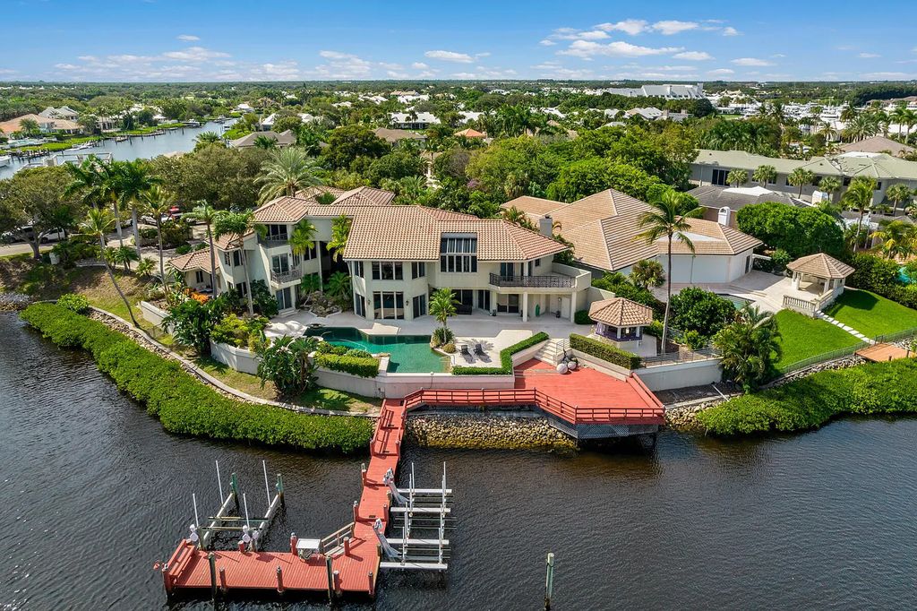 217 Commodore Drive, Jupiter, Florida is a stunning property sit on one of the largest water frontage lots on Commodore Island surrounded by new custom estates, a resort style pool with stunning orange sunsets and intracoastal activity.