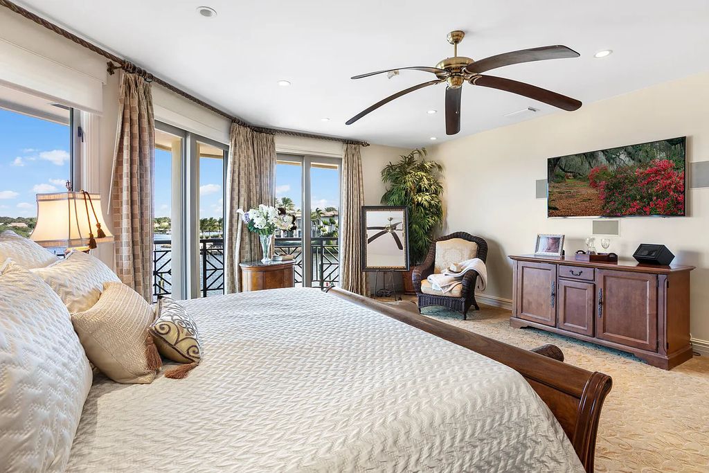 217 Commodore Drive, Jupiter, Florida is a stunning property sit on one of the largest water frontage lots on Commodore Island surrounded by new custom estates, a resort style pool with stunning orange sunsets and intracoastal activity.