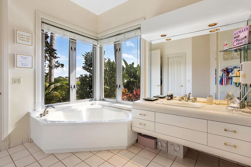 217 Commodore Drive, Jupiter, Florida is a stunning property sit on one of the largest water frontage lots on Commodore Island surrounded by new custom estates, a resort style pool with stunning orange sunsets and intracoastal activity.