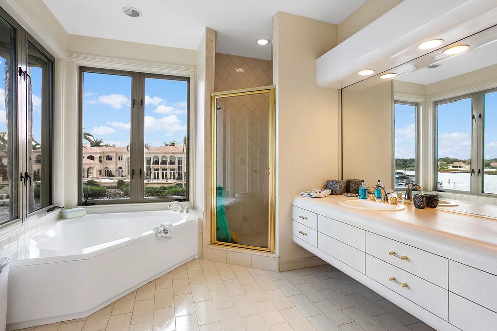 217 Commodore Drive, Jupiter, Florida is a stunning property sit on one of the largest water frontage lots on Commodore Island surrounded by new custom estates, a resort style pool with stunning orange sunsets and intracoastal activity.