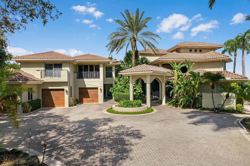 217 Commodore Drive, Jupiter, Florida is a stunning property sit on one of the largest water frontage lots on Commodore Island surrounded by new custom estates, a resort style pool with stunning orange sunsets and intracoastal activity.