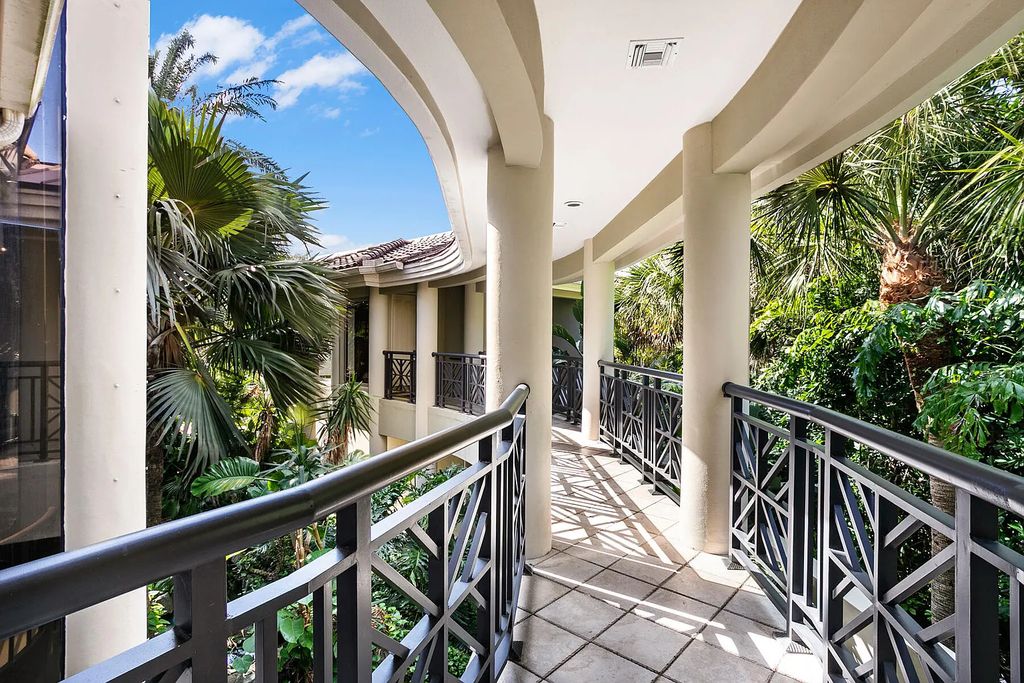 217 Commodore Drive, Jupiter, Florida is a stunning property sit on one of the largest water frontage lots on Commodore Island surrounded by new custom estates, a resort style pool with stunning orange sunsets and intracoastal activity.
