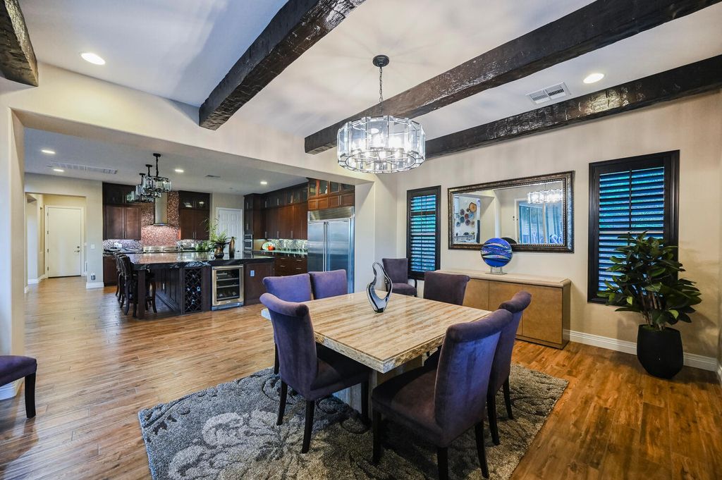 7 Eagle Knoll Court, Las Vegas, Nevada is truly a private resort located in the prestigious Southern Highlands Golf Club and closed to shopping, dining and has easy freeway access.