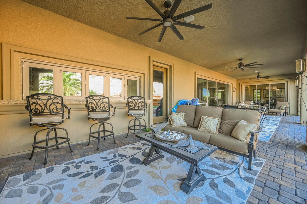 7 Eagle Knoll Court, Las Vegas, Nevada is truly a private resort located in the prestigious Southern Highlands Golf Club and closed to shopping, dining and has easy freeway access.