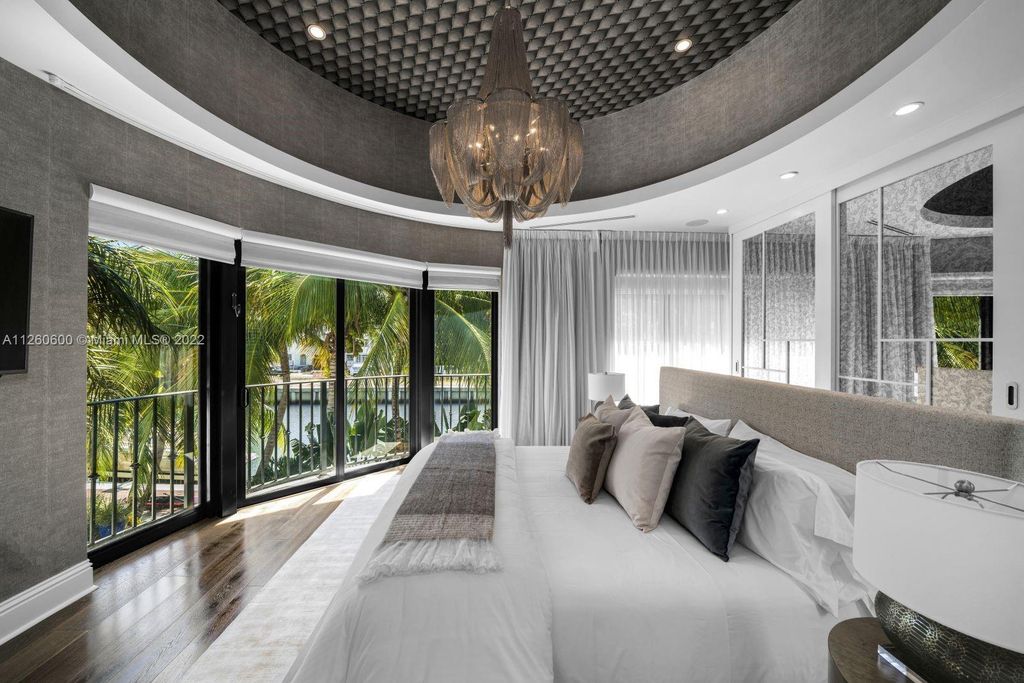2901 Flamingo Drive, Miami Beach, Florida is named La Joya with 300 foot of water in most vibrant neighborhood on Miami Beach, features include dramatic master + sitting rm. 13ft ceilings, wall of glass, + 3 terraces. 4 beds up 1 down+ office/library. 1 bd, 1 and a half bath guest villa with private patio, 2 car garage, private gated entry court.