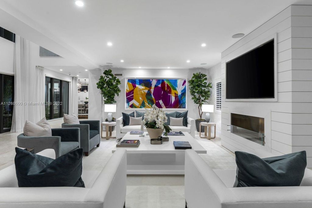 2901 Flamingo Drive, Miami Beach, Florida is named La Joya with 300 foot of water in most vibrant neighborhood on Miami Beach, features include dramatic master + sitting rm. 13ft ceilings, wall of glass, + 3 terraces. 4 beds up 1 down+ office/library. 1 bd, 1 and a half bath guest villa with private patio, 2 car garage, private gated entry court.