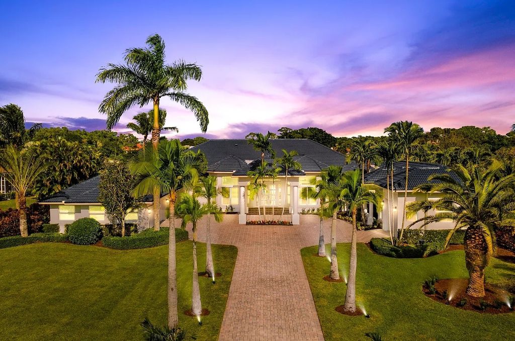 11795 Littlestone Court, Palm Beach Gardens, Florida is a stunning renovated one story house with golf views overlooking the PGA National Golf Course, filled with sunlight rooms, stylish welcoming spaces offering areas for intimate or grand-scale gatherings.