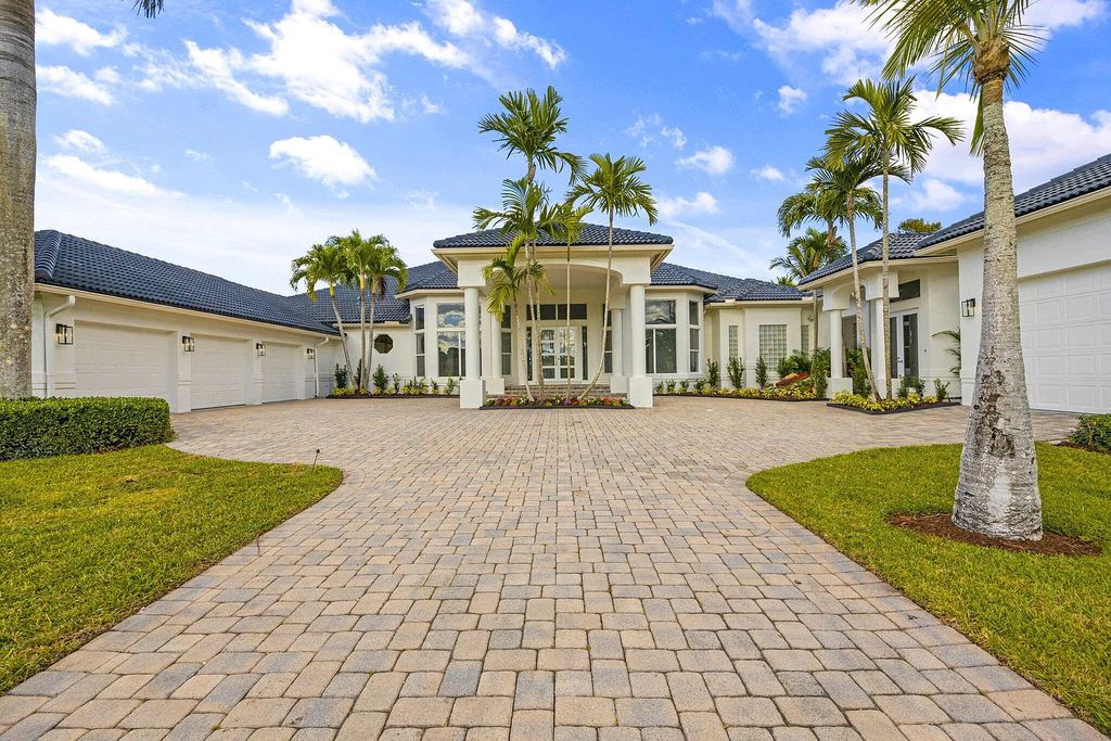 11795 Littlestone Court, Palm Beach Gardens, Florida is a stunning renovated one story house with golf views overlooking the PGA National Golf Course, filled with sunlight rooms, stylish welcoming spaces offering areas for intimate or grand-scale gatherings.