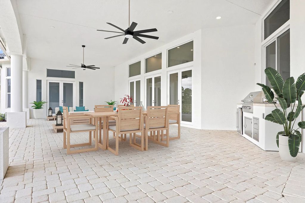 11795 Littlestone Court, Palm Beach Gardens, Florida is a stunning renovated one story house with golf views overlooking the PGA National Golf Course, filled with sunlight rooms, stylish welcoming spaces offering areas for intimate or grand-scale gatherings.
