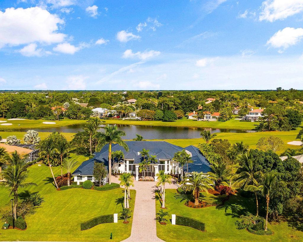 11795 Littlestone Court, Palm Beach Gardens, Florida is a stunning renovated one story house with golf views overlooking the PGA National Golf Course, filled with sunlight rooms, stylish welcoming spaces offering areas for intimate or grand-scale gatherings.