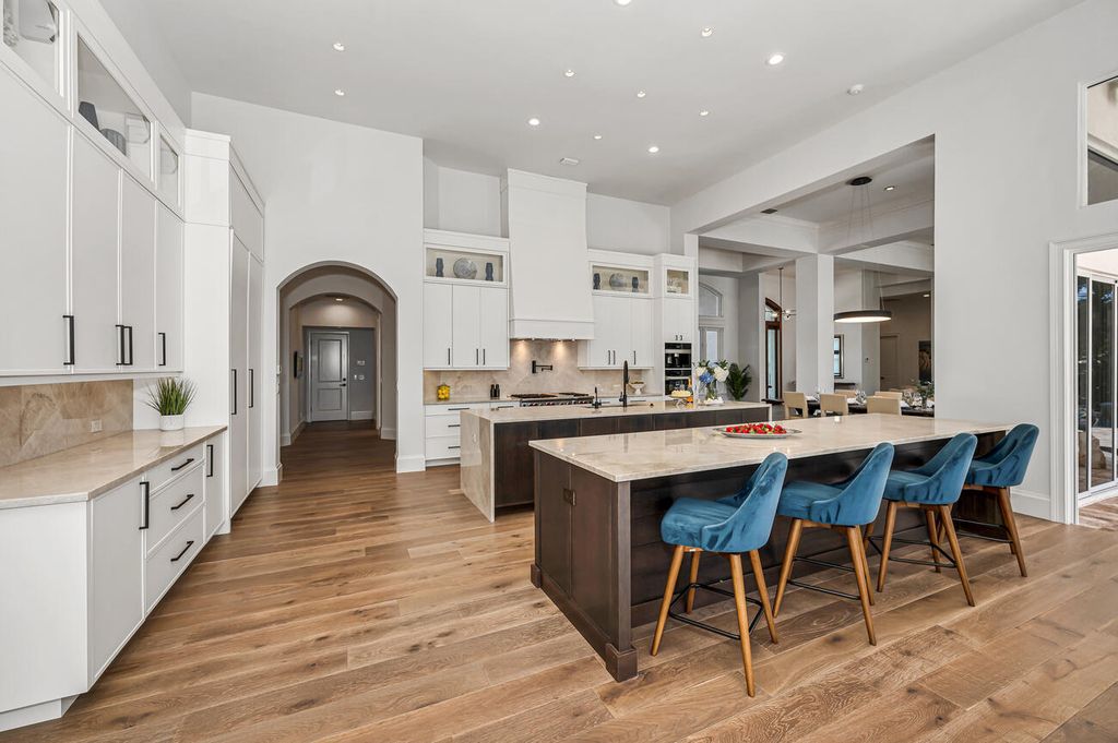 2712 Buckthorn Way, Naples, Florida is an exquisitely remodeled Estate residence perfect to to entertain in, with home theater, game room, bar, wine cellar, and plenty of spaces. 