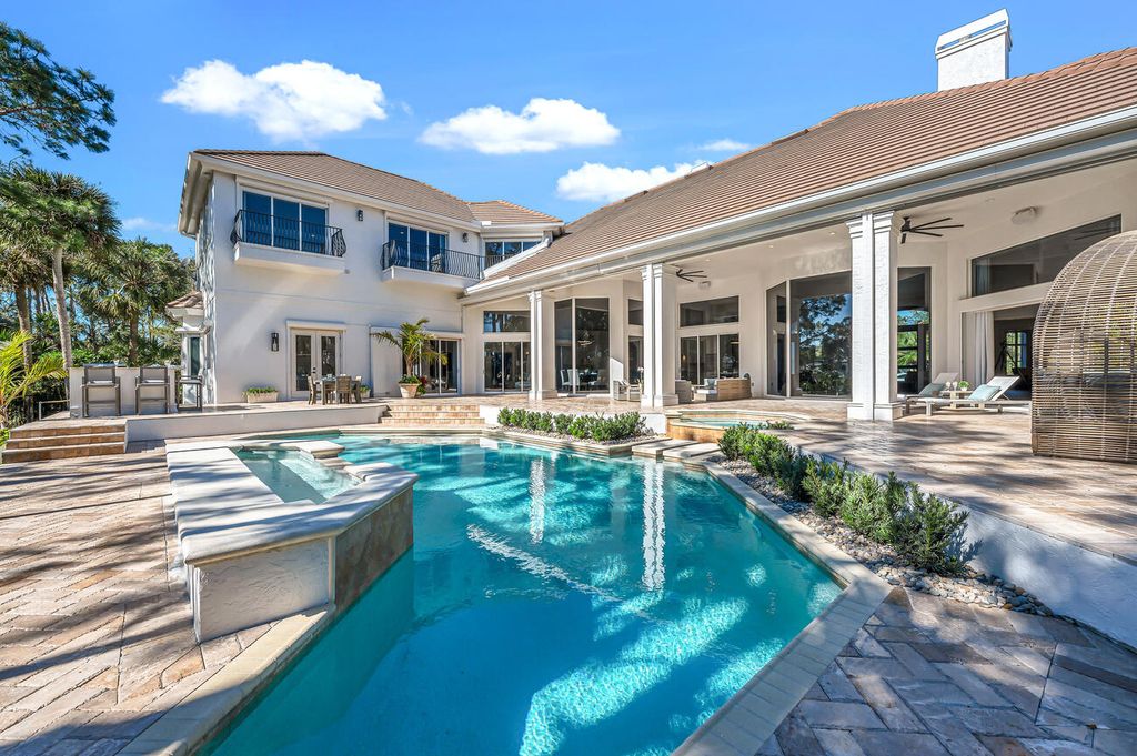 2712 Buckthorn Way, Naples, Florida is an exquisitely remodeled Estate residence perfect to to entertain in, with home theater, game room, bar, wine cellar, and plenty of spaces. 
