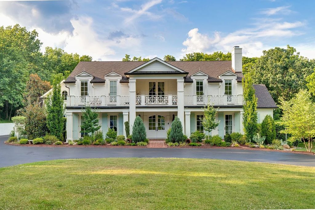The Estate in Nashville is a luxurious home providing plenty of room for storage or expansion now available for sale. This home located at 1108 Overton Lea Rd, Nashville, TN 37220, Tennessee; offering 04 bedrooms and 08 bathrooms with 7,209 square feet of living spaces. 