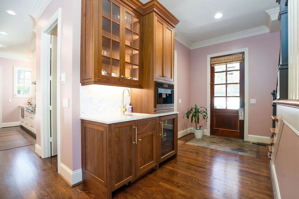 The Estate in Nashville is a luxurious home providing plenty of room for storage or expansion now available for sale. This home located at 1108 Overton Lea Rd, Nashville, TN 37220, Tennessee; offering 04 bedrooms and 08 bathrooms with 7,209 square feet of living spaces. 
