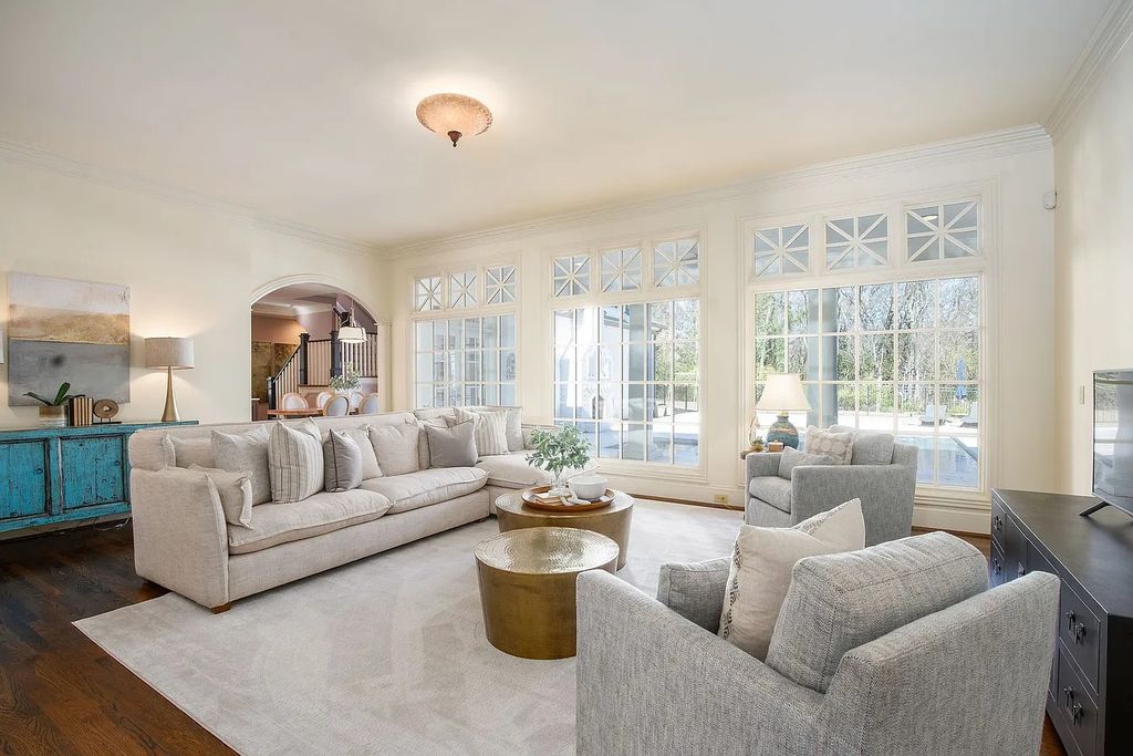 The Estate in Nashville is a luxurious home providing plenty of room for storage or expansion now available for sale. This home located at 1108 Overton Lea Rd, Nashville, TN 37220, Tennessee; offering 04 bedrooms and 08 bathrooms with 7,209 square feet of living spaces. 