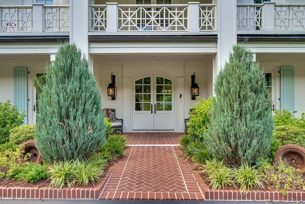 The Estate in Nashville is a luxurious home providing plenty of room for storage or expansion now available for sale. This home located at 1108 Overton Lea Rd, Nashville, TN 37220, Tennessee; offering 04 bedrooms and 08 bathrooms with 7,209 square feet of living spaces. 