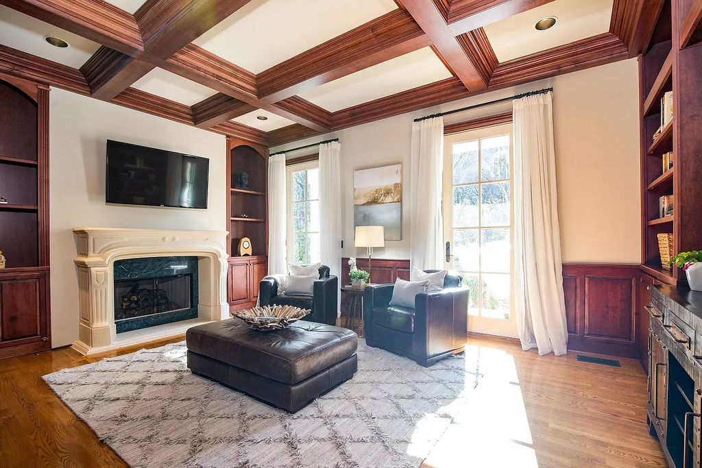 The Estate in Nashville is a luxurious home providing plenty of room for storage or expansion now available for sale. This home located at 1108 Overton Lea Rd, Nashville, TN 37220, Tennessee; offering 04 bedrooms and 08 bathrooms with 7,209 square feet of living spaces. 