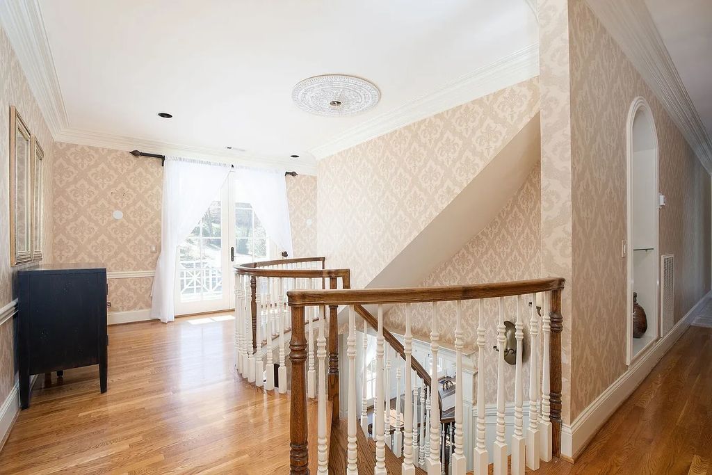 The Estate in Nashville is a luxurious home providing plenty of room for storage or expansion now available for sale. This home located at 1108 Overton Lea Rd, Nashville, TN 37220, Tennessee; offering 04 bedrooms and 08 bathrooms with 7,209 square feet of living spaces. 