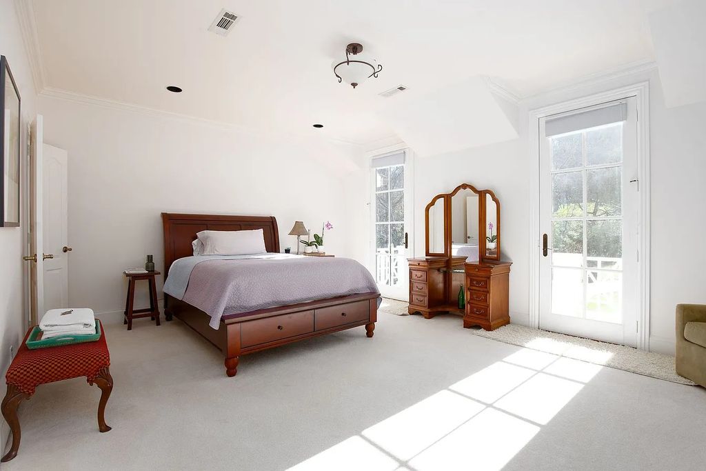 The Estate in Nashville is a luxurious home providing plenty of room for storage or expansion now available for sale. This home located at 1108 Overton Lea Rd, Nashville, TN 37220, Tennessee; offering 04 bedrooms and 08 bathrooms with 7,209 square feet of living spaces. 