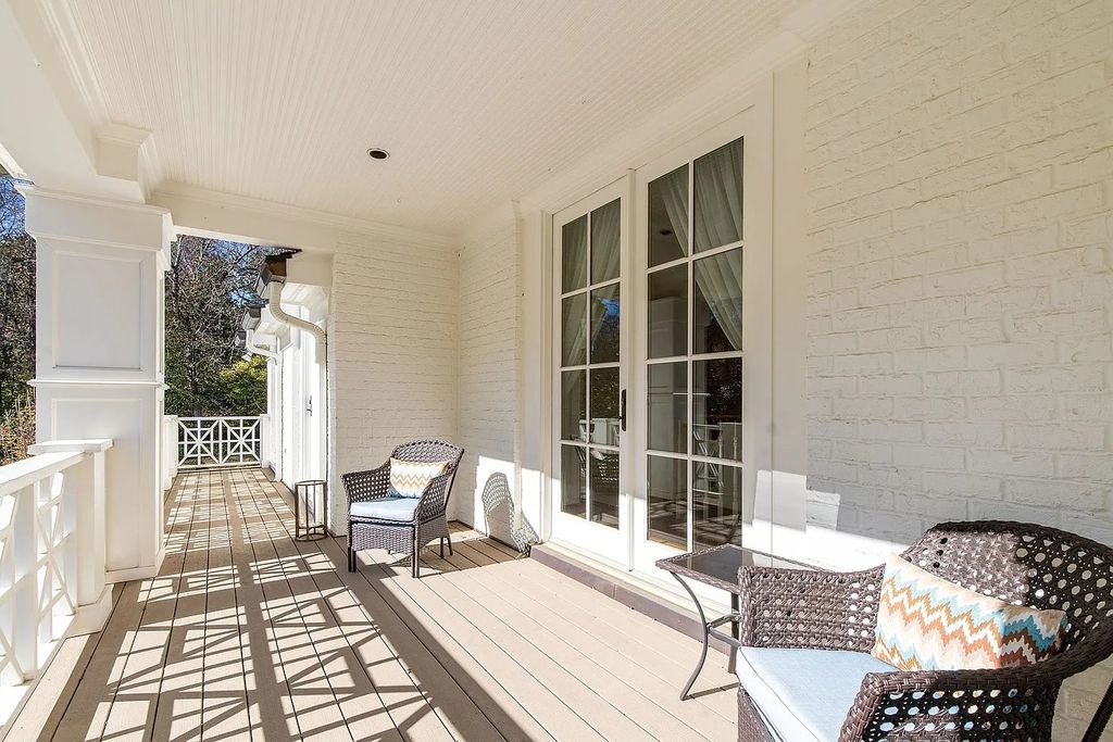 The Estate in Nashville is a luxurious home providing plenty of room for storage or expansion now available for sale. This home located at 1108 Overton Lea Rd, Nashville, TN 37220, Tennessee; offering 04 bedrooms and 08 bathrooms with 7,209 square feet of living spaces. 