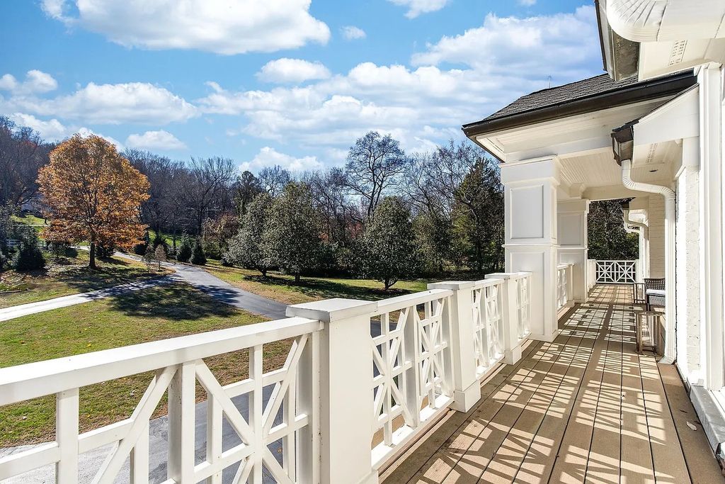 The Estate in Nashville is a luxurious home providing plenty of room for storage or expansion now available for sale. This home located at 1108 Overton Lea Rd, Nashville, TN 37220, Tennessee; offering 04 bedrooms and 08 bathrooms with 7,209 square feet of living spaces. 