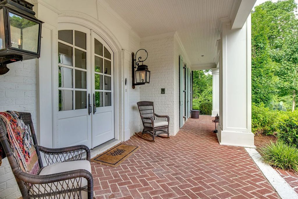 The Estate in Nashville is a luxurious home providing plenty of room for storage or expansion now available for sale. This home located at 1108 Overton Lea Rd, Nashville, TN 37220, Tennessee; offering 04 bedrooms and 08 bathrooms with 7,209 square feet of living spaces. 